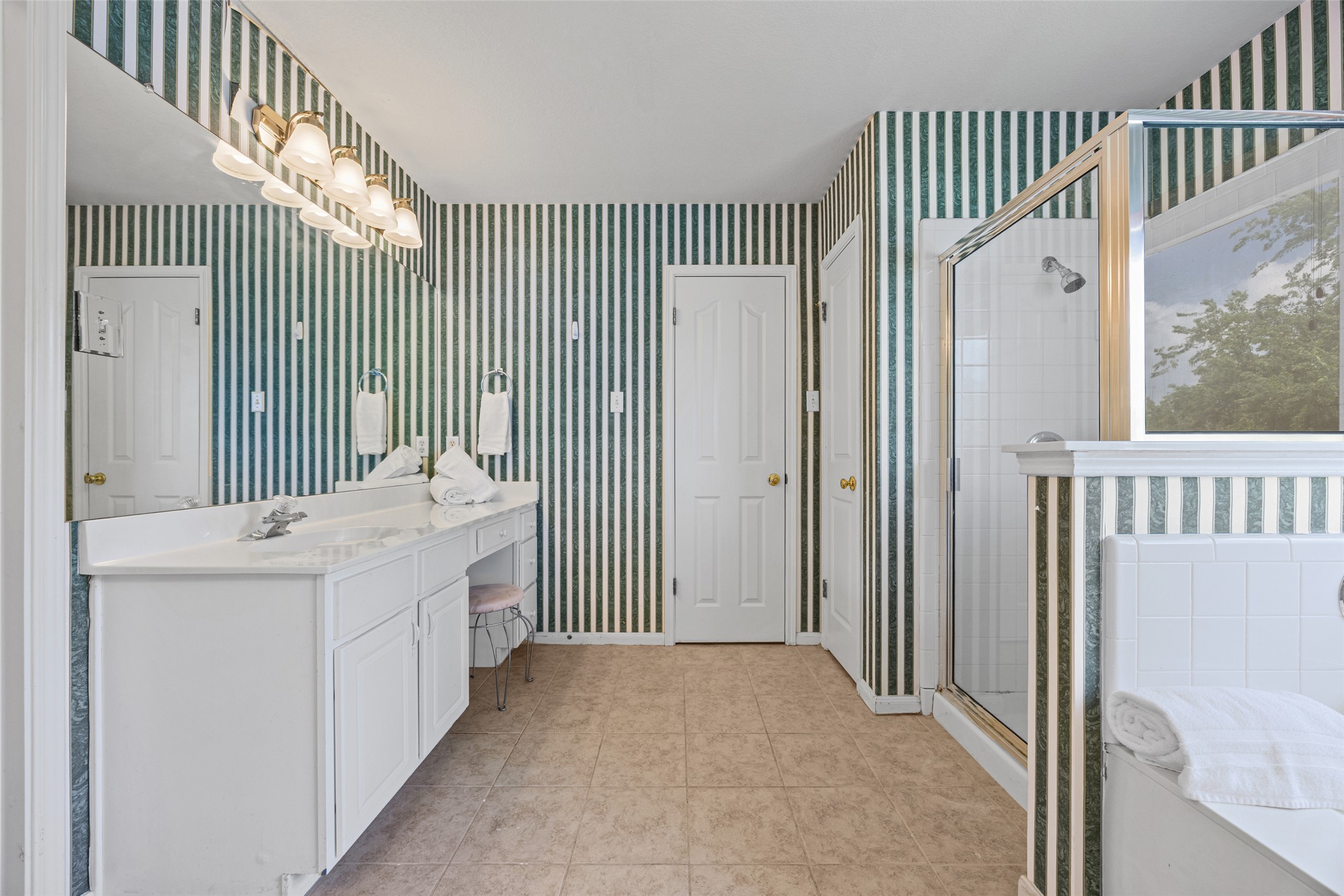 402 Autumn Trail Georgetown, TX 78626 - Photo 19 of 25 a view of a hallway with windows