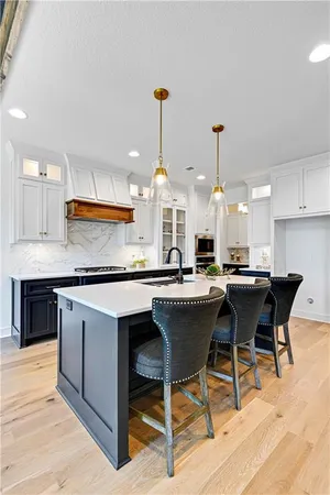 $909,900 | 24933 West 98th Place, Lenexa, KS 66227