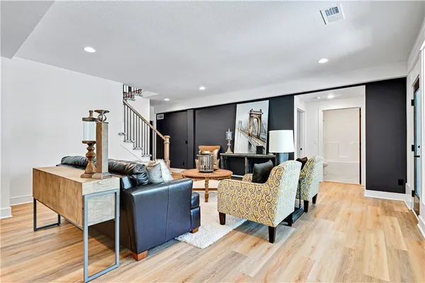 $909,900 | 24933 West 98th Place, Lenexa, KS 66227