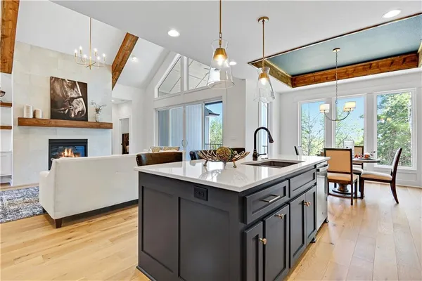 $909,900 | 24933 West 98th Place, Lenexa, KS 66227
