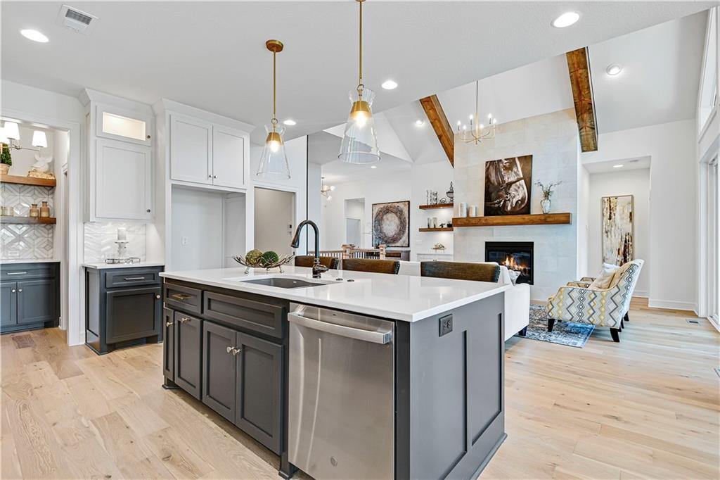 24933 West 98th Place Lenexa, KS 66227 - Photo 9 of 37