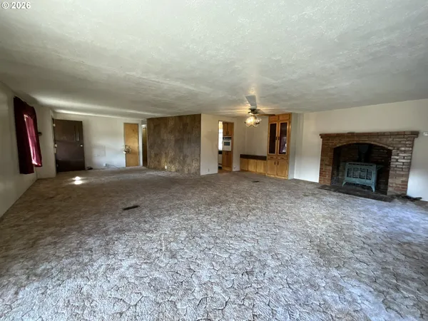 a view of empty room with a fireplace