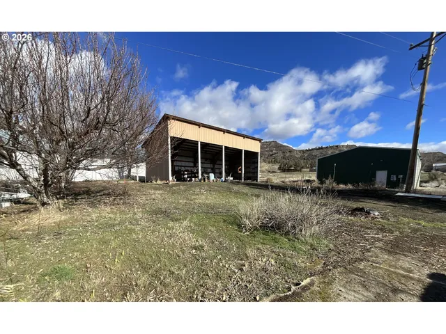 $269,900 | 303 Pine Avenue, Spray, OR 97874