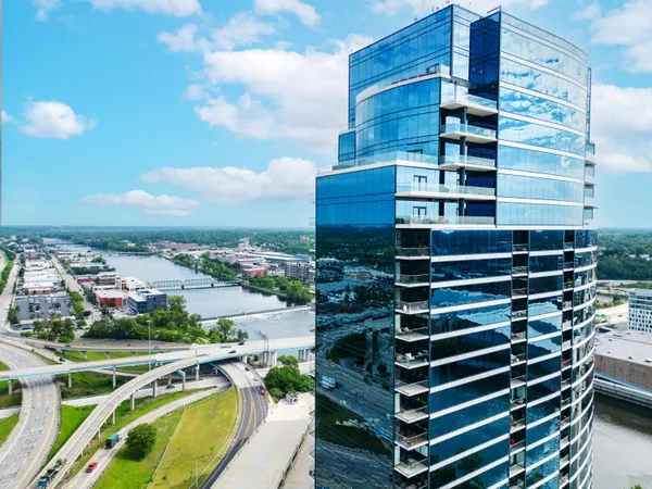 $2,350 | 335 Bridge Street Northwest, Unit 1705, Grand Rapids, MI 49504