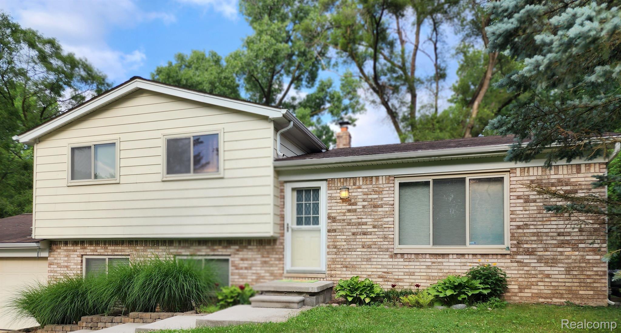 2495 Hickory Lawn Road Rochester, MI 48307 - Photo 3 of 10 Gallery Image 3
