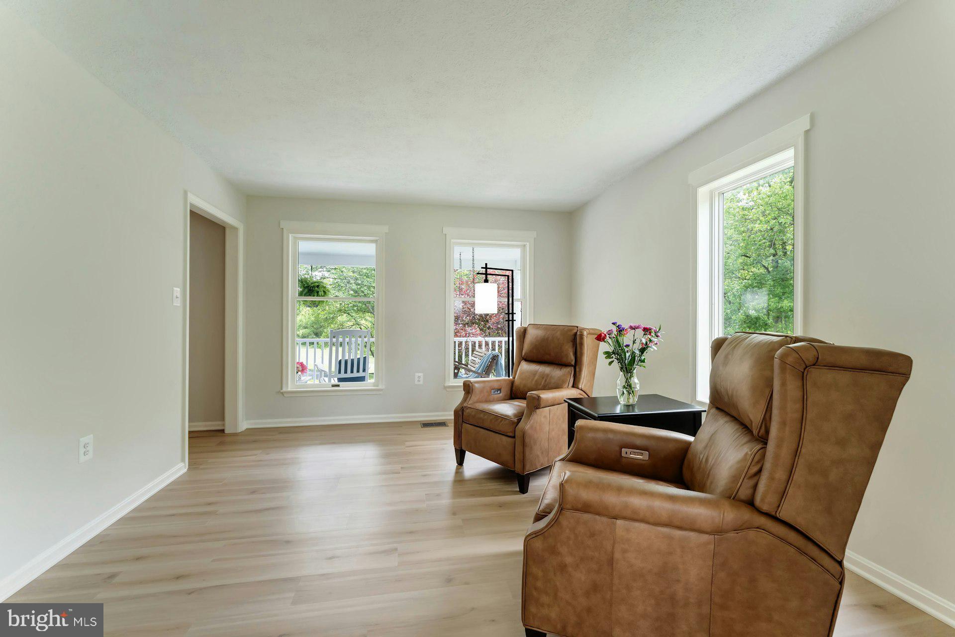 17045 Hamilton Station Road Hamilton, VA 20158 - Photo 25 of 81 Living room with new flooring