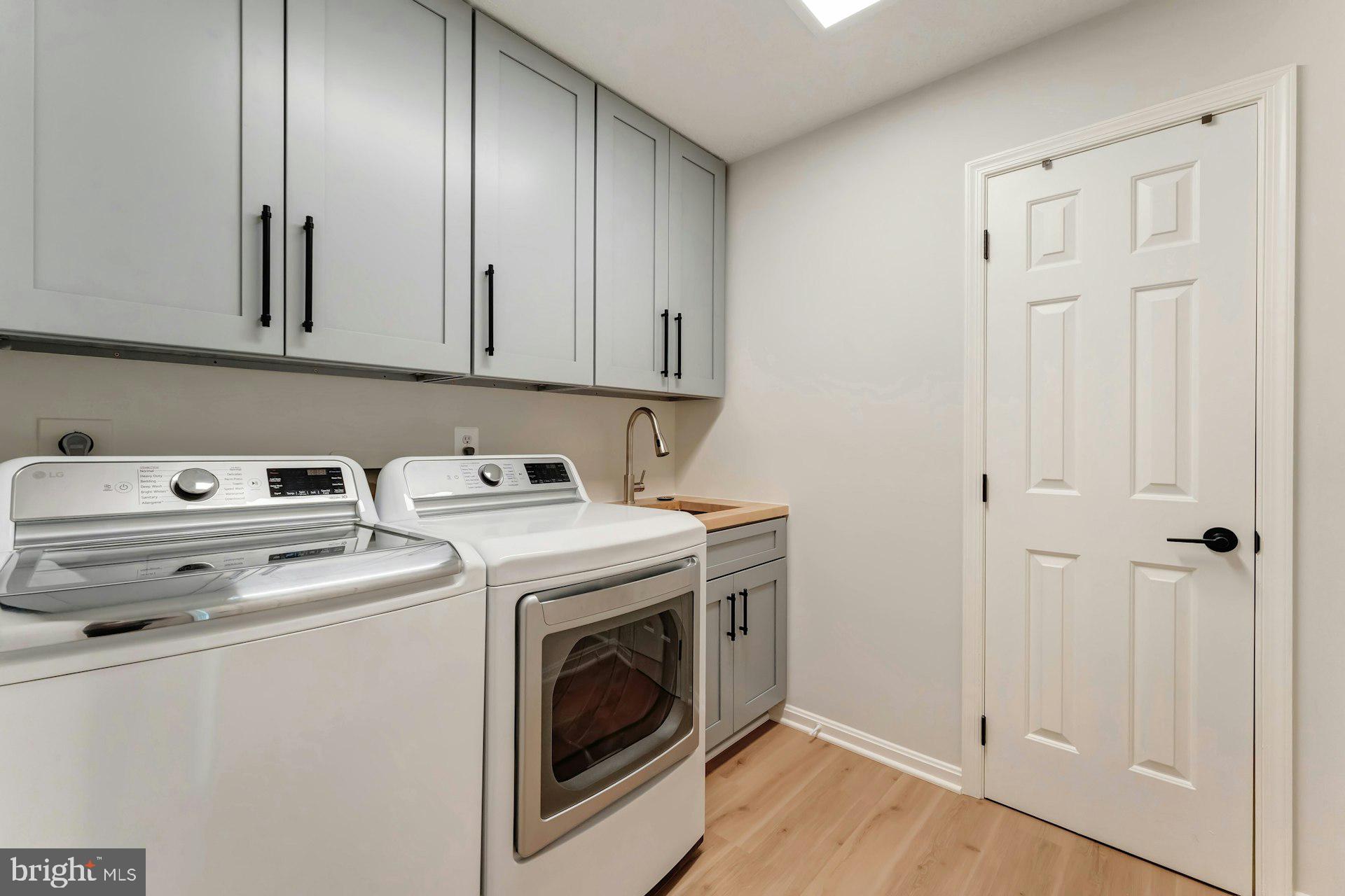 17045 Hamilton Station Road Hamilton, VA 20158 - Photo 30 of 81 Updated laundry room with pantry