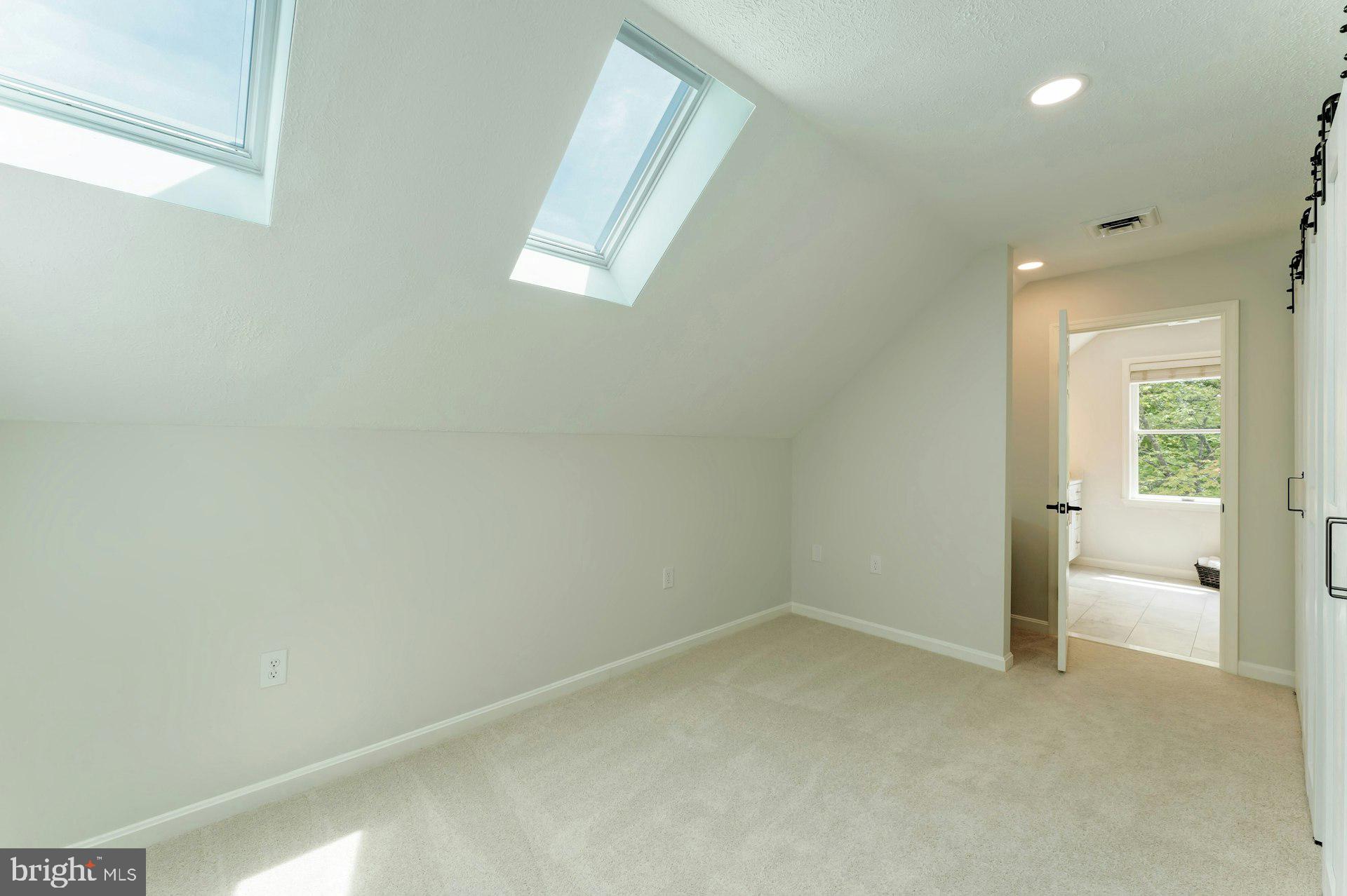 17045 Hamilton Station Road Hamilton, VA 20158 - Photo 36 of 81 Sitting room/dressing room