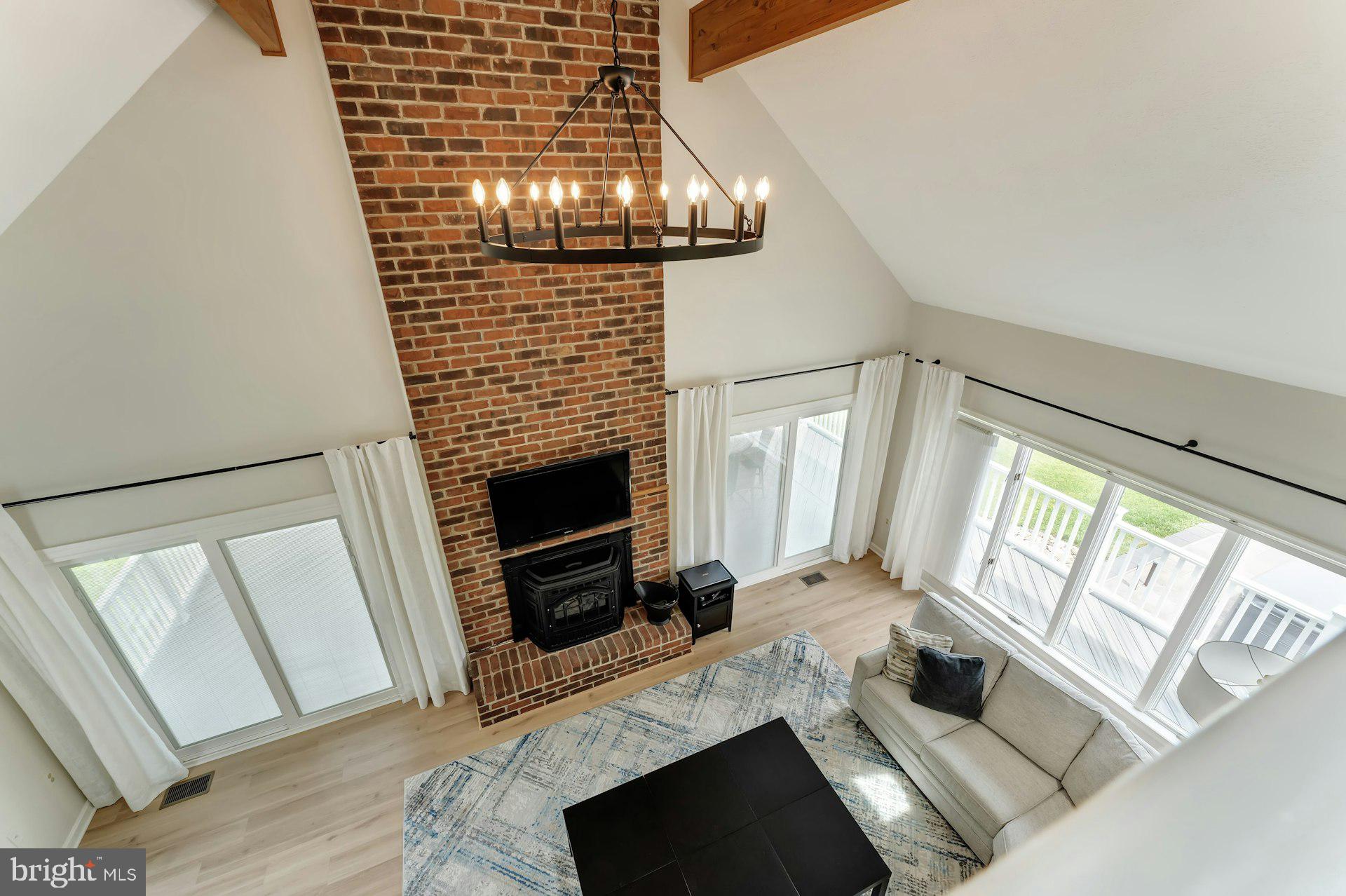 17045 Hamilton Station Road Hamilton, VA 20158 - Photo 46 of 81 View of family room from loft