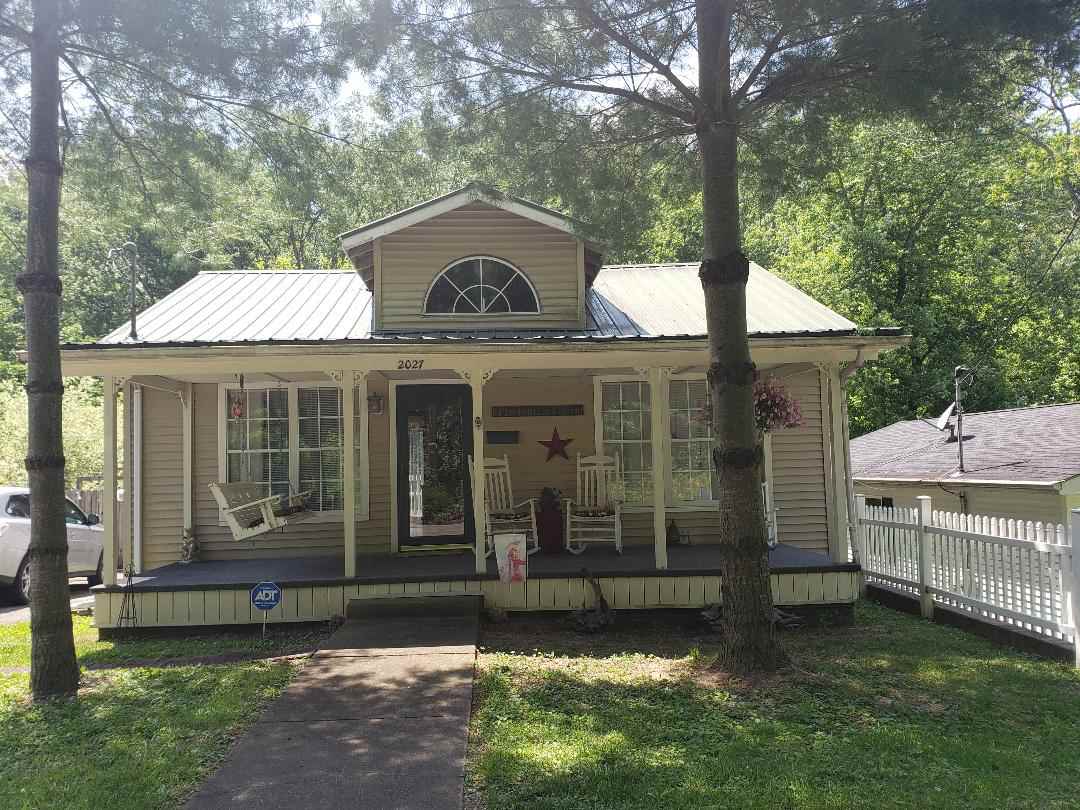 2027 Oakview Road Ashland, KY 41101 - Photo 1 of 1