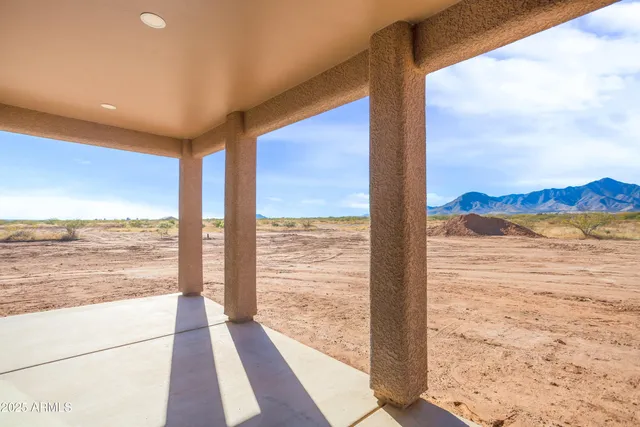 $550,000 | 10042 La Tierra Roja Drive, Hereford, AZ 85615