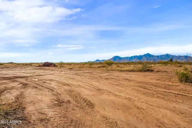 $550,000 | 10042 La Tierra Roja Drive, Hereford, AZ 85615