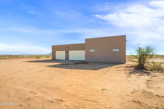 $550,000 | 10042 La Tierra Roja Drive, Hereford, AZ 85615