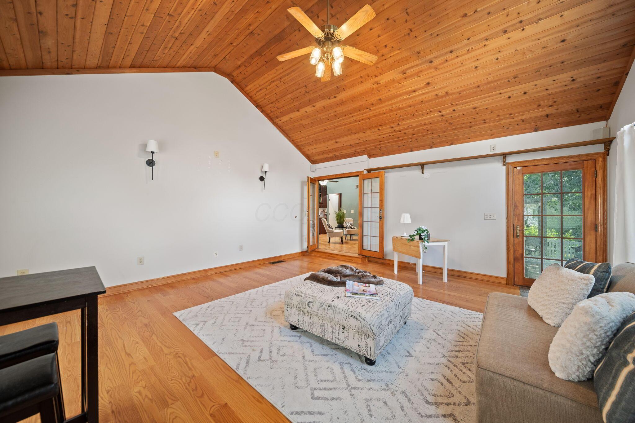 5062 Broadview Road Columbus, OH 43230 - Photo 21 of 45 Great Room