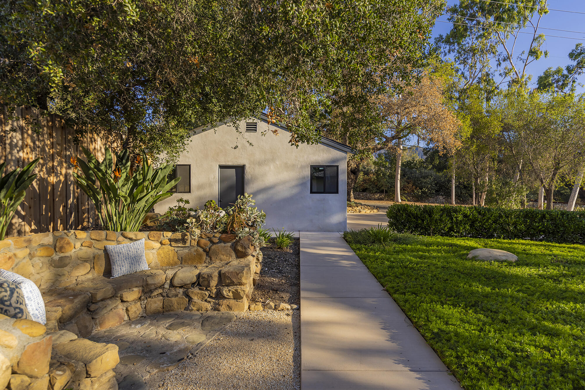 1068 Cuyama Road Ojai, CA 93023 - Photo 23 of 43 a front view of a house with a yard
