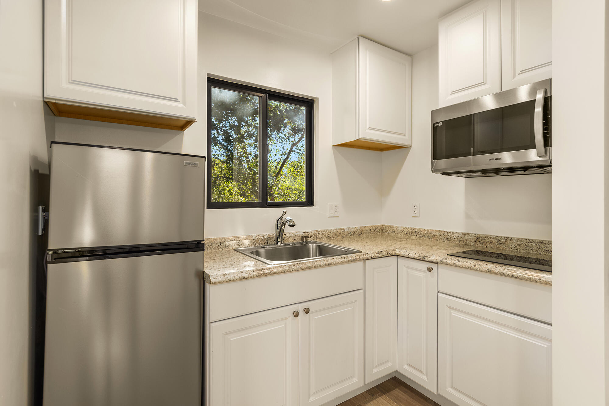 1068 Cuyama Road Ojai, CA 93023 - Photo 26 of 43 a kitchen with a refrigerator and microwave