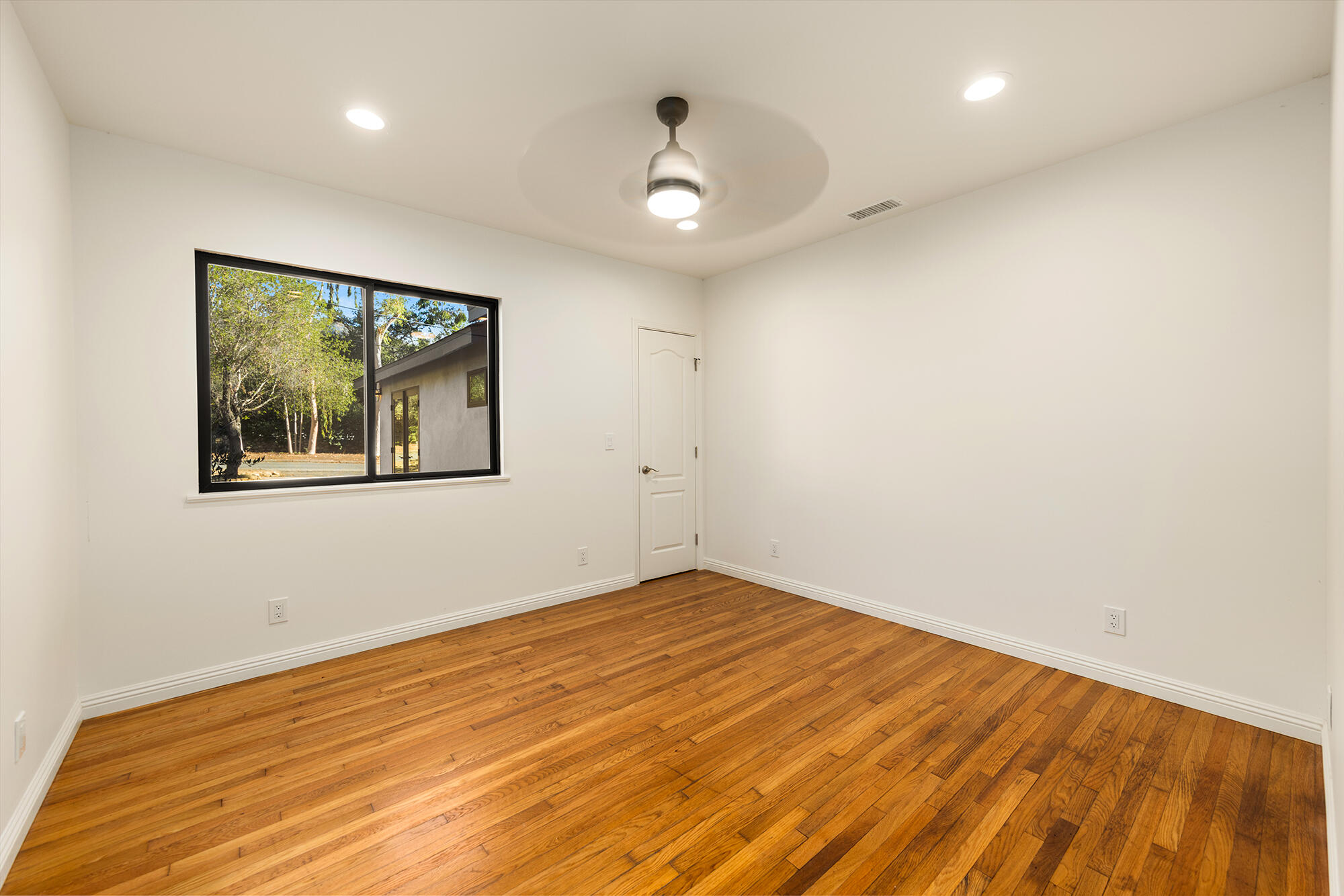 1068 Cuyama Road Ojai, CA 93023 - Photo 32 of 43 a view of empty room with wooden floor