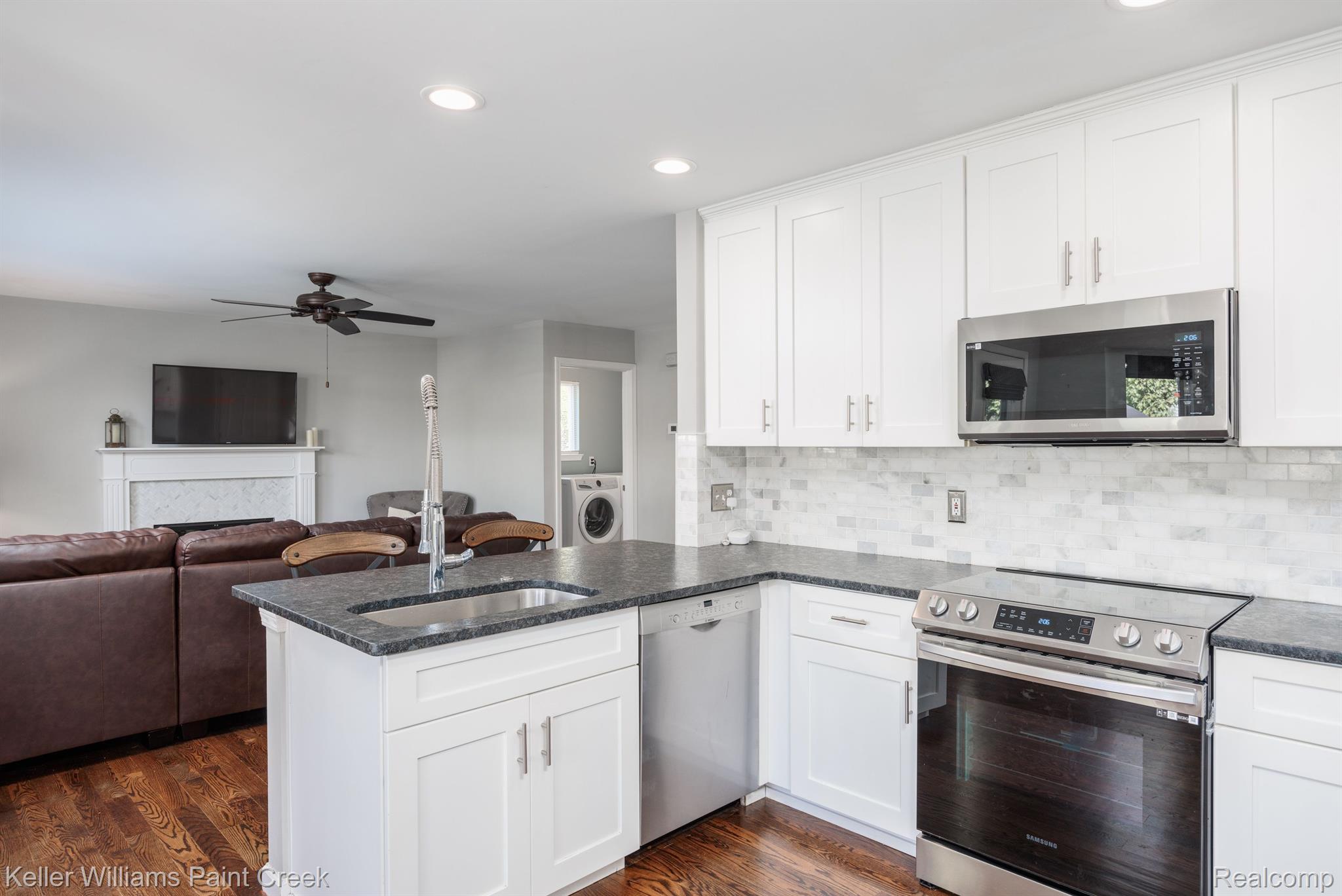 3566 Normandy Drive Rochester, MI 48306 - Photo 15 of 37 Gallery Image 15