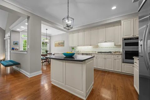 $1,175,000 | 861 Gloucester Crossing, Lake Forest, IL 60045