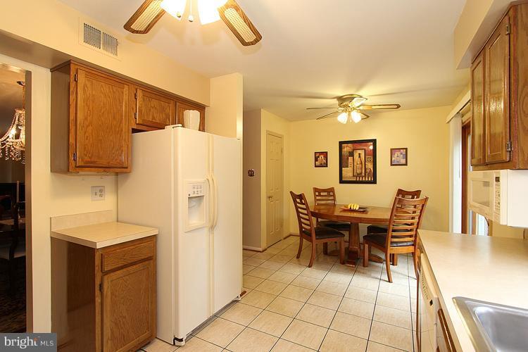 2207 Wimbledon Circle Silver Spring, MD 20906 - Photo 16 of 30 Kitchen