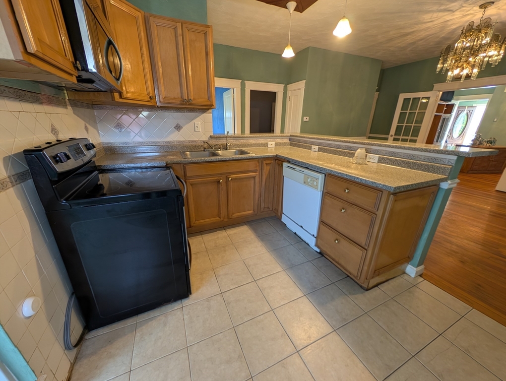178 County Street Fall River, MA 02723 - Photo 6 of 18