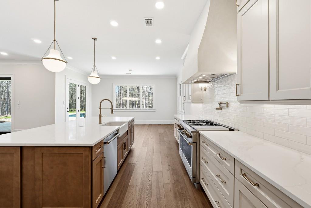 286 County Road Southwest Marietta, GA 30064 - Photo 15 of 40 a kitchen with stainless steel appliances a sink stove and cabinets