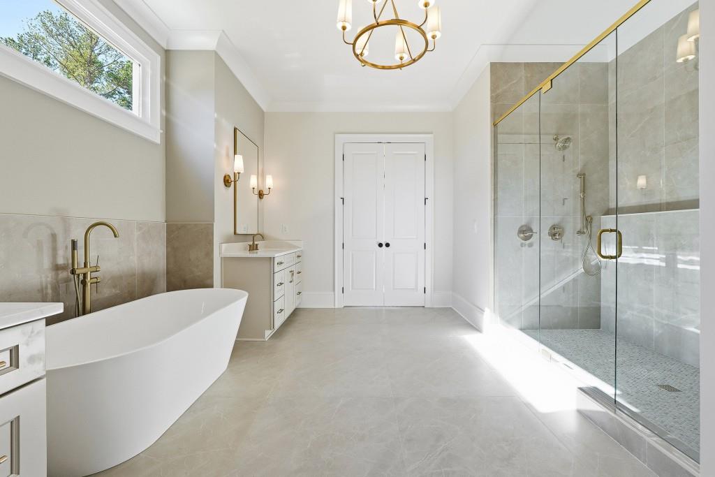 286 County Road Southwest Marietta, GA 30064 - Photo 25 of 40 a bathroom with a bathtub and a sink