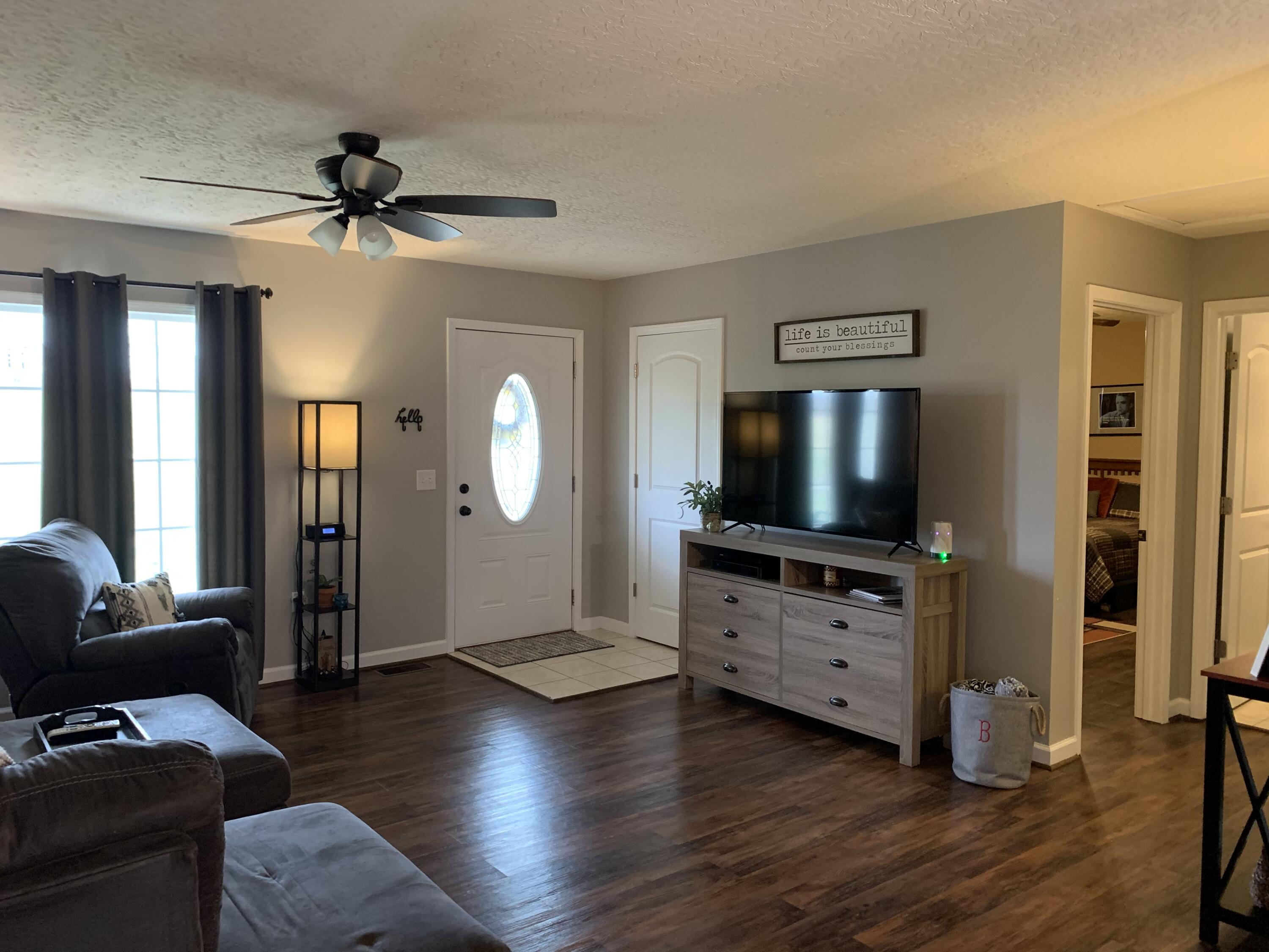 1699 Bryant Rdg Road Liberty, KY 42539 - Photo 6 of 26 Llivingrm2