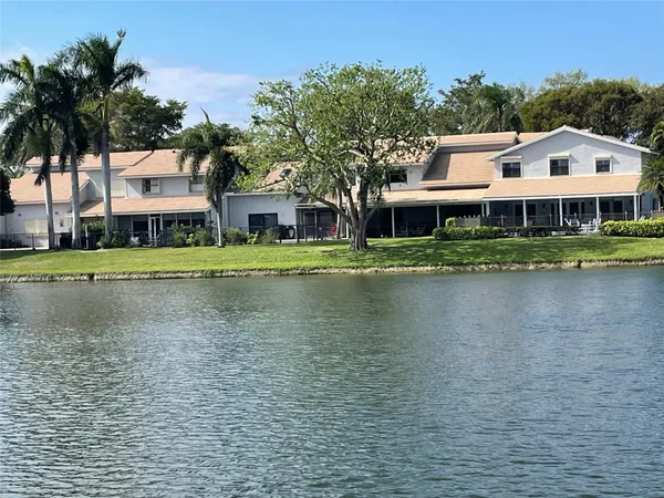 $3,700 | 449 Deer Crk Lk Pt S Lane, Deerfield Beach, FL 33442