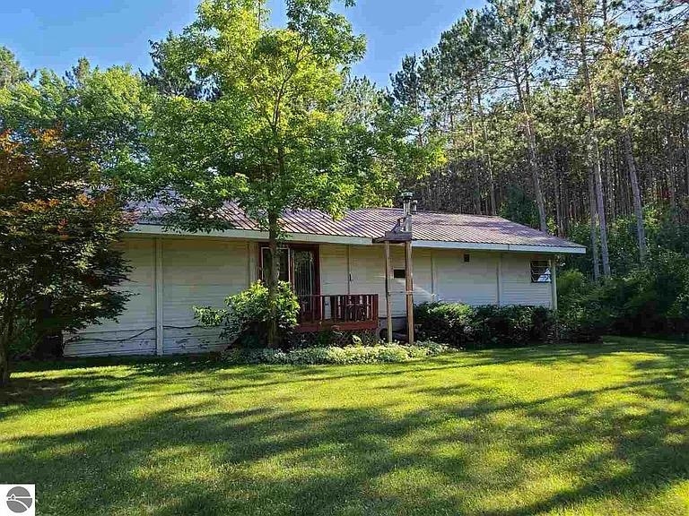 6170 Walton Road Kingsley, MI 49649 - Photo 2 of 15