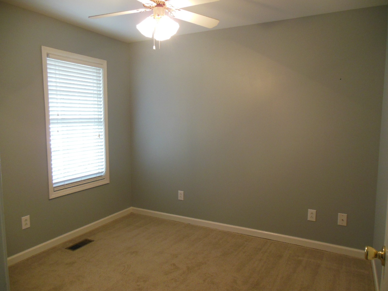 321 Arabian Lane Springfield, TN 37172 - Photo 11 of 23 an empty room with a window