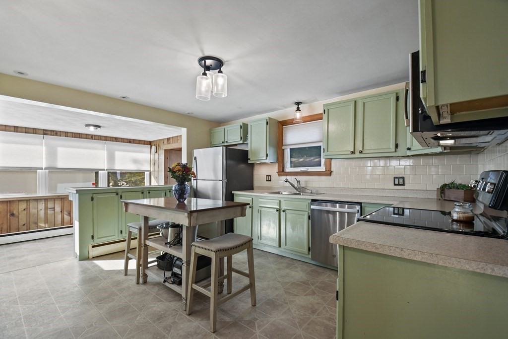 363 Foster Road Tewksbury, MA 01876 - Photo 13 of 33 Gallery Image 13