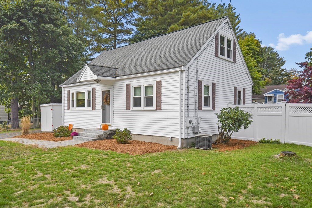 363 Foster Road Tewksbury, MA 01876 - Photo 2 of 33 Gallery Image 2