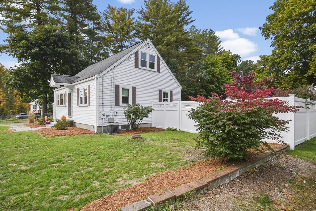 363 Foster Road Tewksbury, MA 01876 - Photo 3 of 33 Gallery Image 3