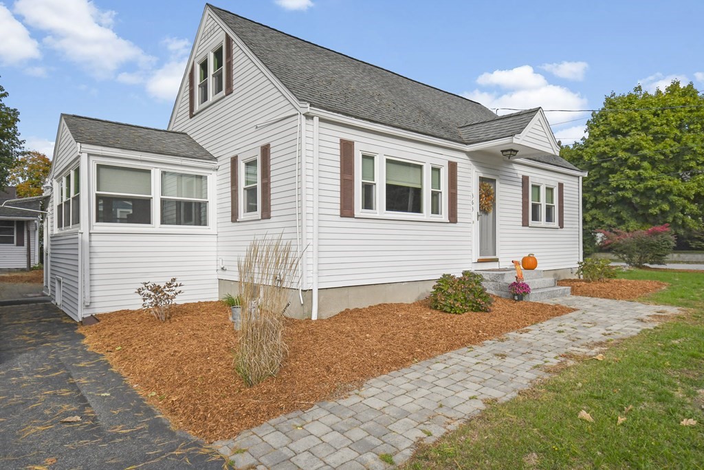 363 Foster Road Tewksbury, MA 01876 - Photo 4 of 33 Gallery Image 4