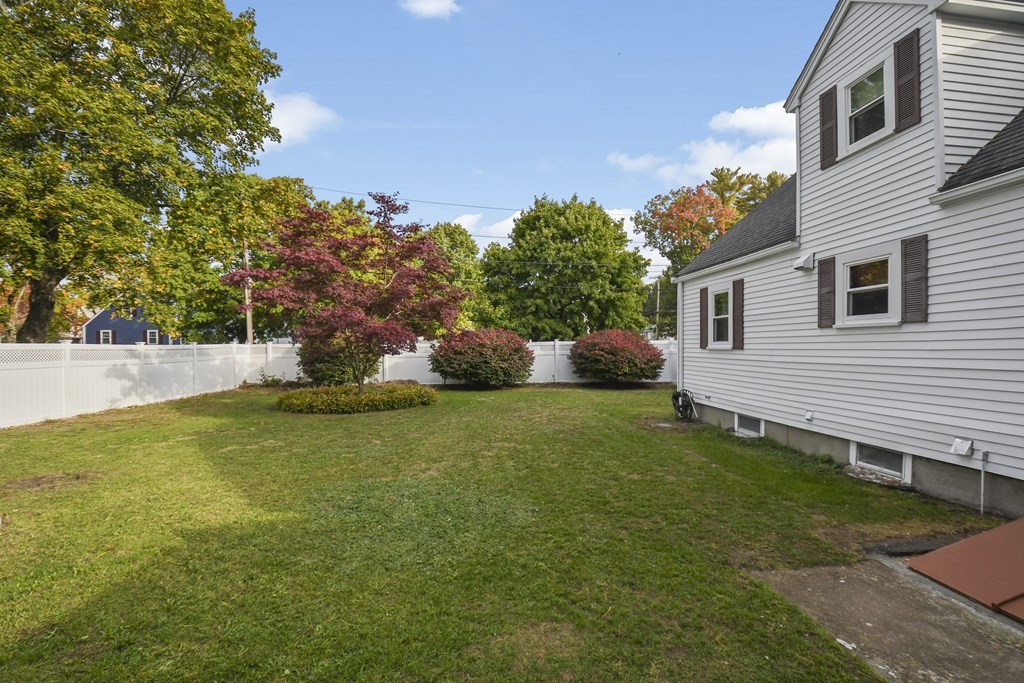 363 Foster Road Tewksbury, MA 01876 - Photo 8 of 33 Gallery Image 8