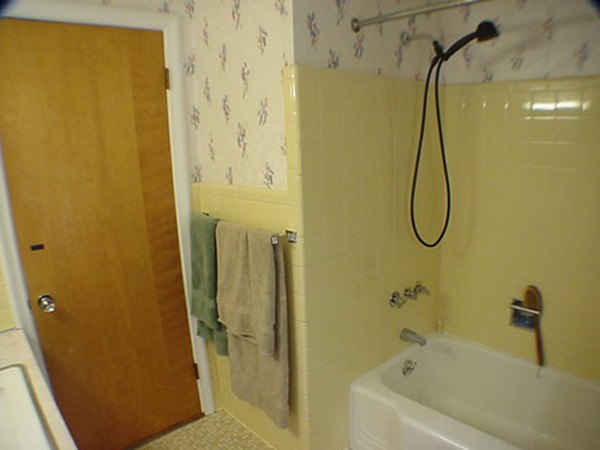 33 Stowecroft Road Arlington, MA 02474 - Photo 24 of 30 a bathroom with a bath tub