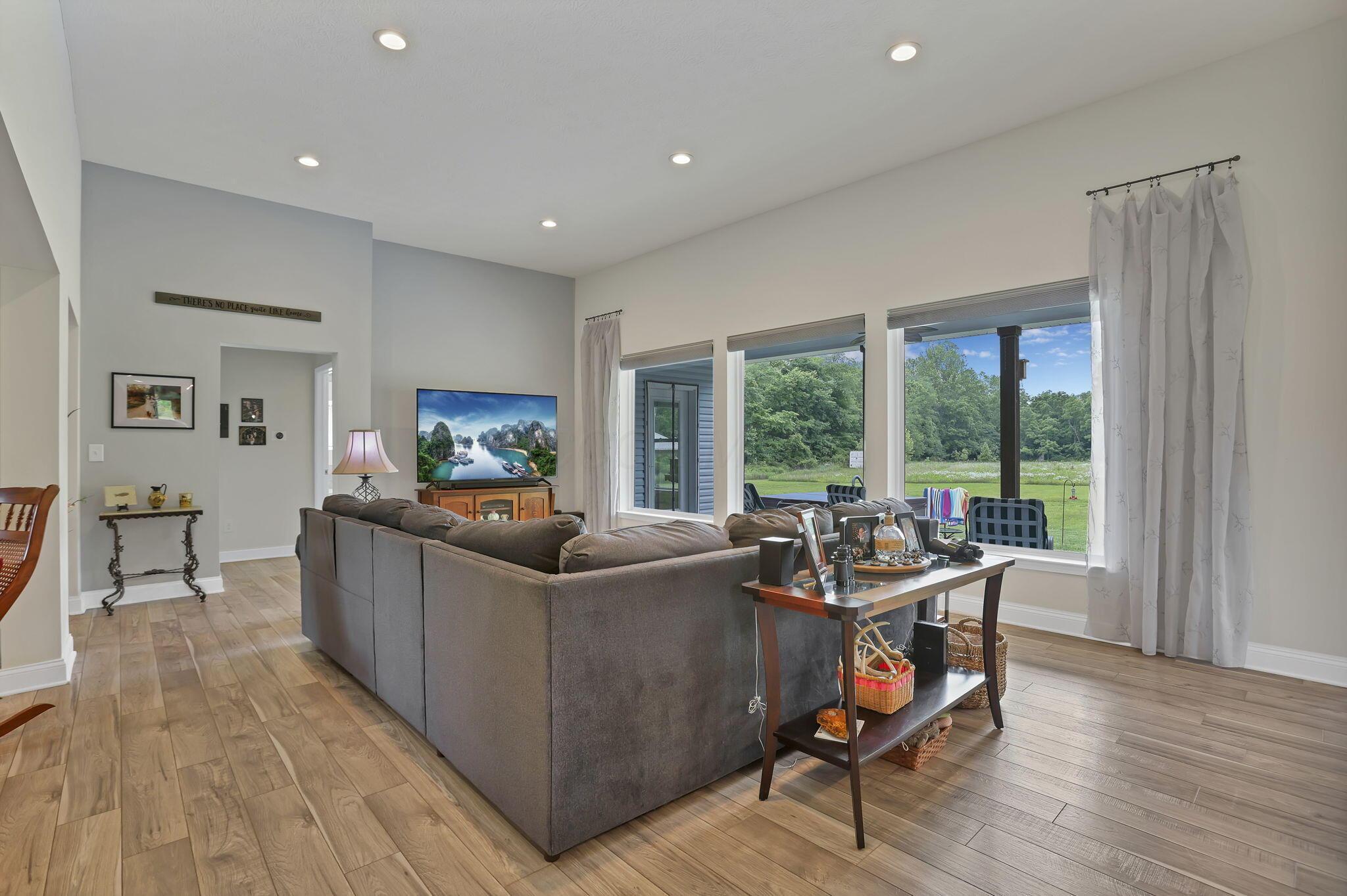 9660 Old Rainer Road Roseville, OH 43777 - Photo 22 of 71 Great room