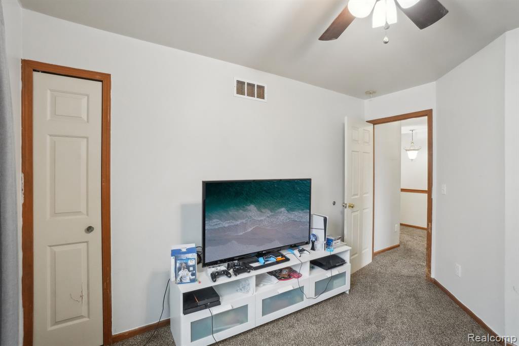 49469 Monte Road Chesterfield, MI 48047 - Photo 17 of 33