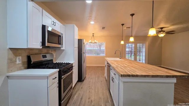 $2,000 | 12426 Magnifico Street, San Antonio, TX 78233