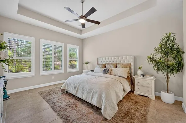 a kitchen that has a lot of flowers in it