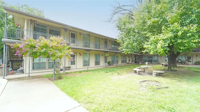 $995 | 202 East Oak Street, Unit 10, Weatherford, TX 76086