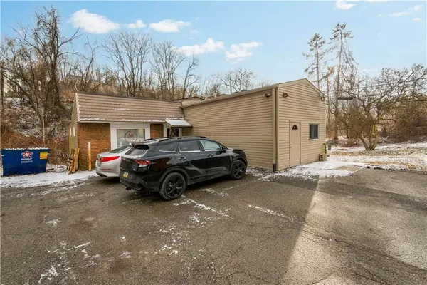 a view of a car in front of a house