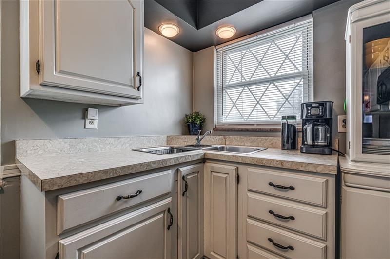 53 May Avenue McKees Rocks, PA 15136 - Photo 17 of 25