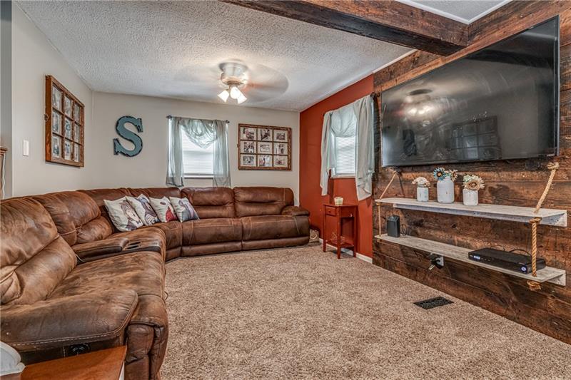 53 May Avenue McKees Rocks, PA 15136 - Photo 4 of 25