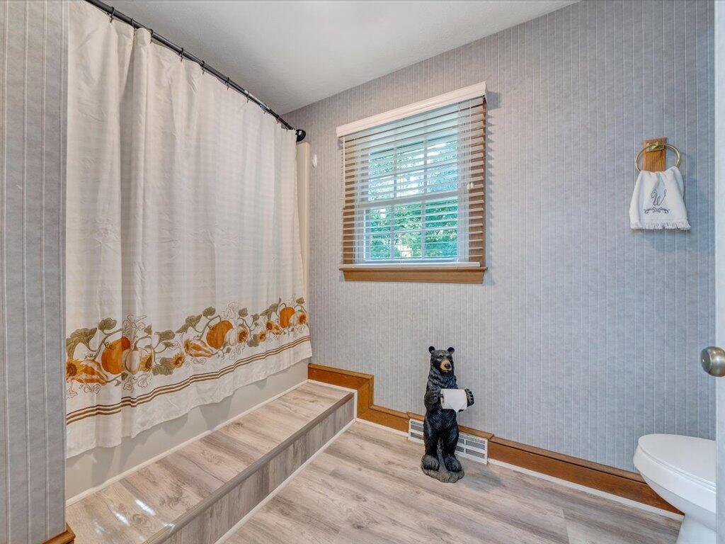 525 Mulberry Road Ridgeway, VA 24148 - Photo 20 of 55 a room with toys and wooden floor