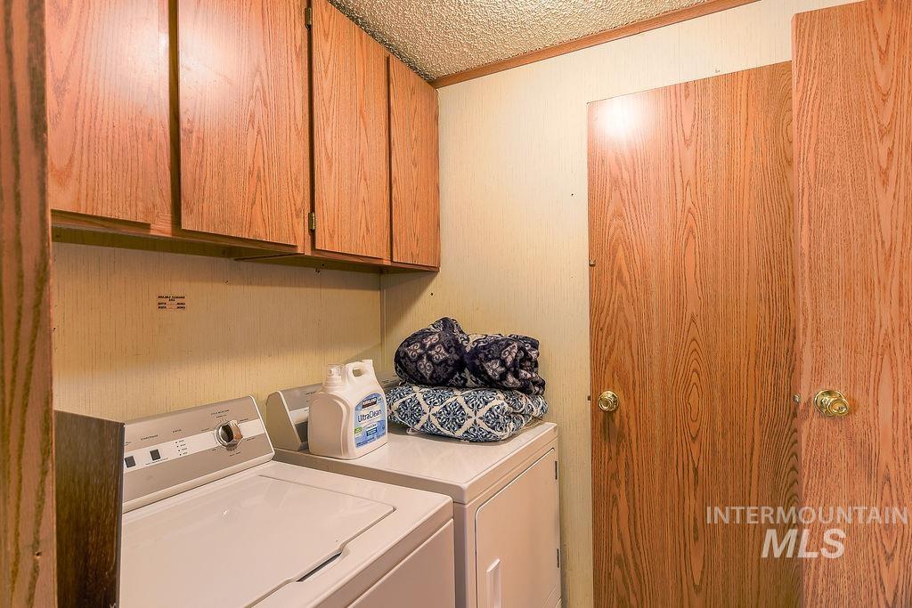609 North Almon Street, Unit 3022 Moscow, ID 83843 - Photo 13 of 26 Laundry room with cabinet space, independent washer and dryer, and a textured ceiling