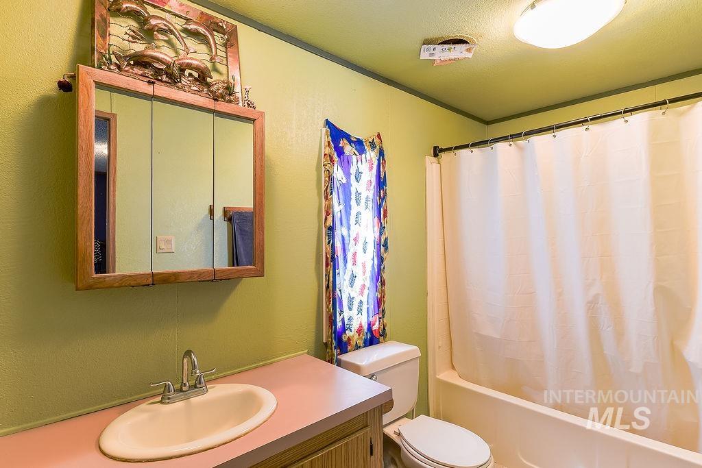 609 North Almon Street, Unit 3022 Moscow, ID 83843 - Photo 17 of 26 Full bathroom with vanity, shower / bath combination with curtain, a textured wall, and a textured ceiling