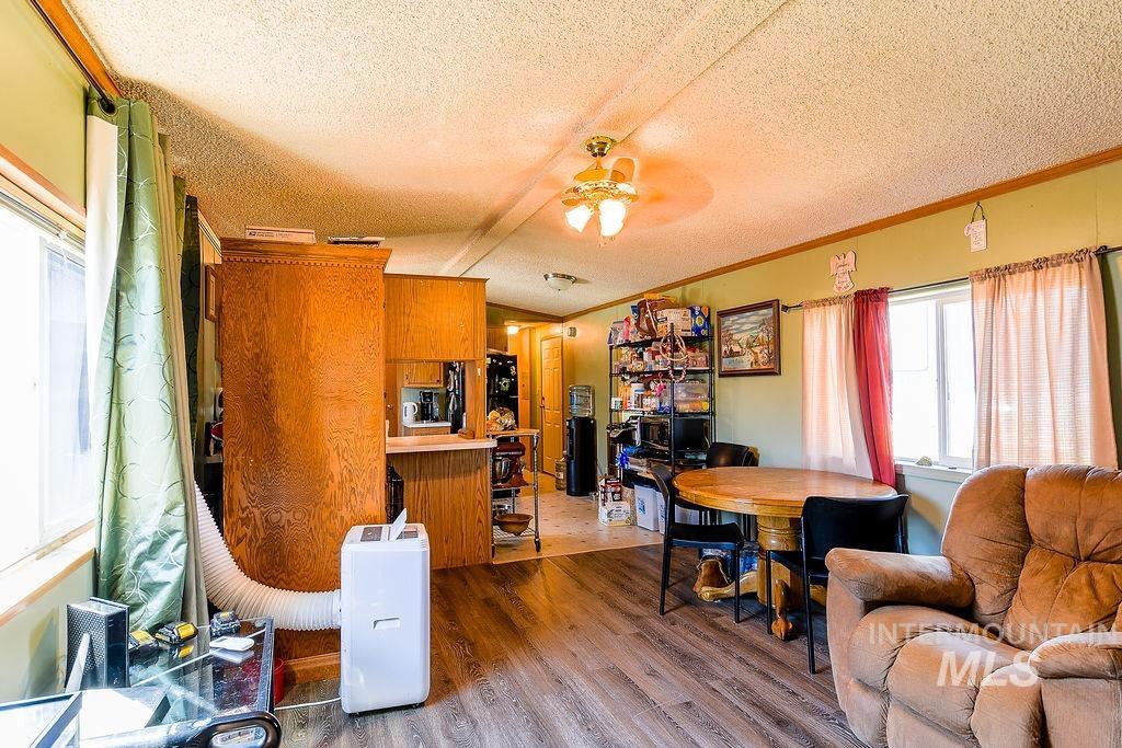 609 North Almon Street, Unit 3022 Moscow, ID 83843 - Photo 4 of 26 Dining area with crown molding, ceiling fan, light wood-style flooring, and a textured ceiling
