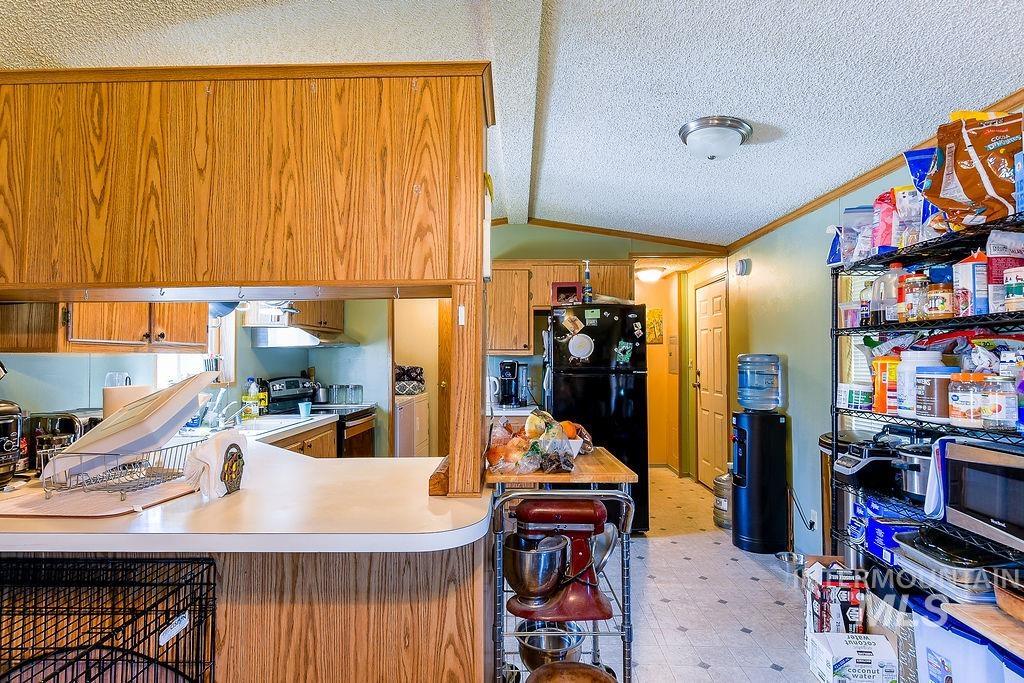 609 North Almon Street, Unit 3022 Moscow, ID 83843 - Photo 8 of 26 Kitchen featuring light flooring, freestanding refrigerator, light countertops, electric stove, and a peninsula